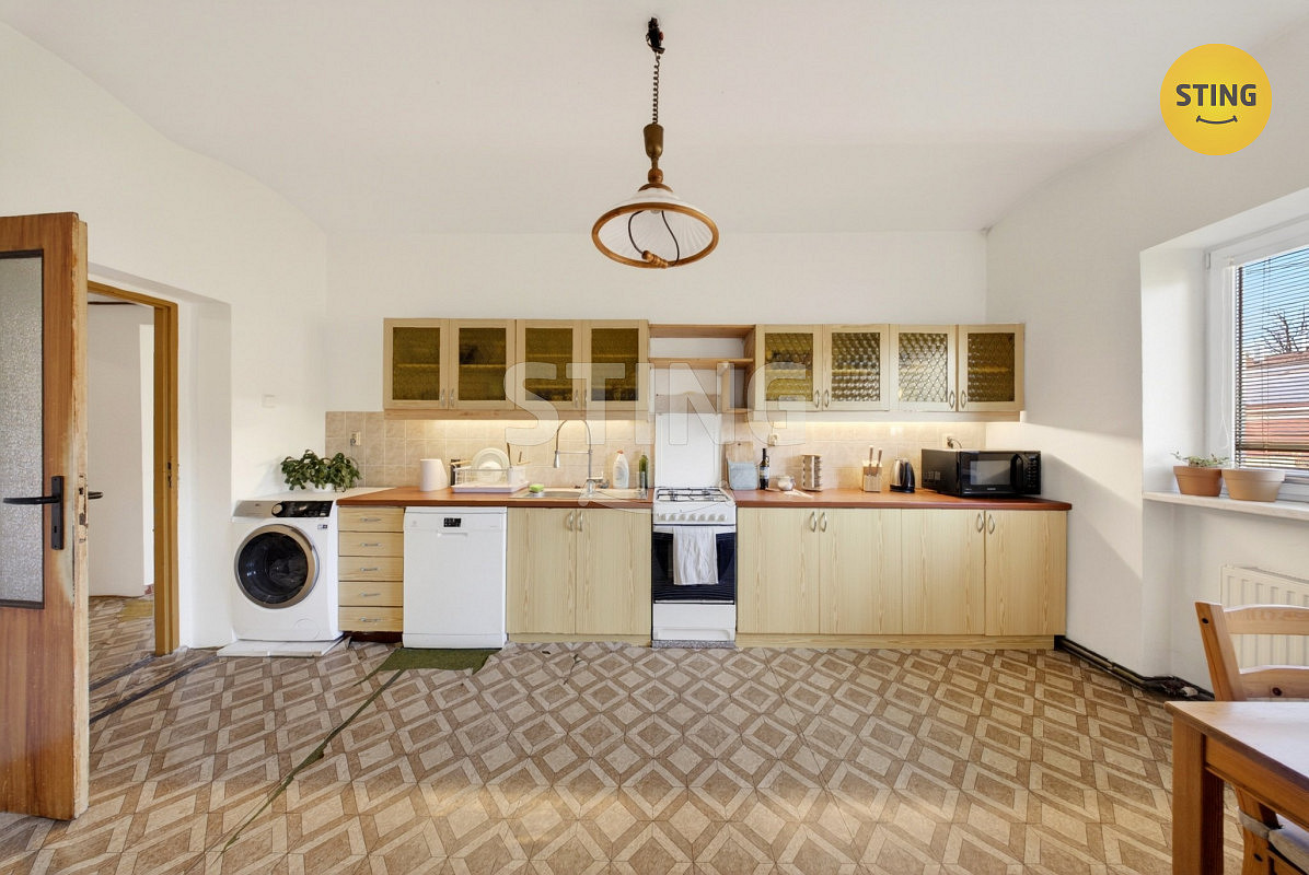 Prodej domu 180 m² s pozemkem 863 m² – fotografie 2
