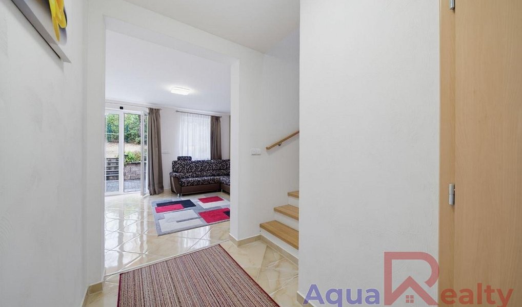 Prodej domu 206 m² s pozemkem 907 m², Nová Role – náhled fotky 10