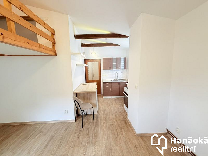 Pronájem bytu 1+kk 34 m² – fotografie 2