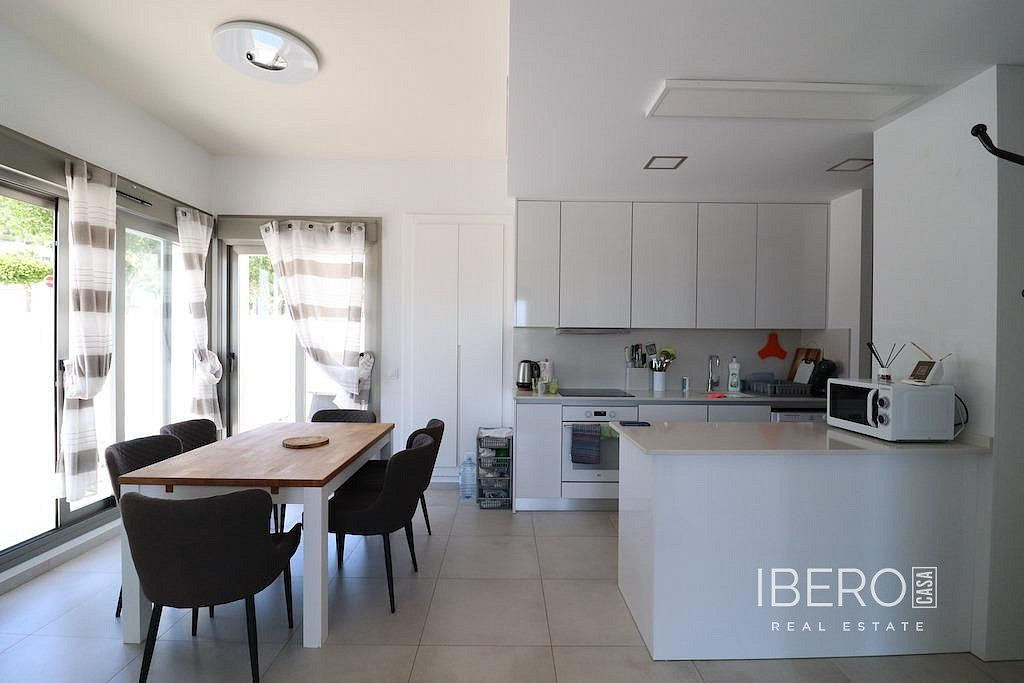 Prodej domu 250 m² s pozemkem 400 m² — photo 2