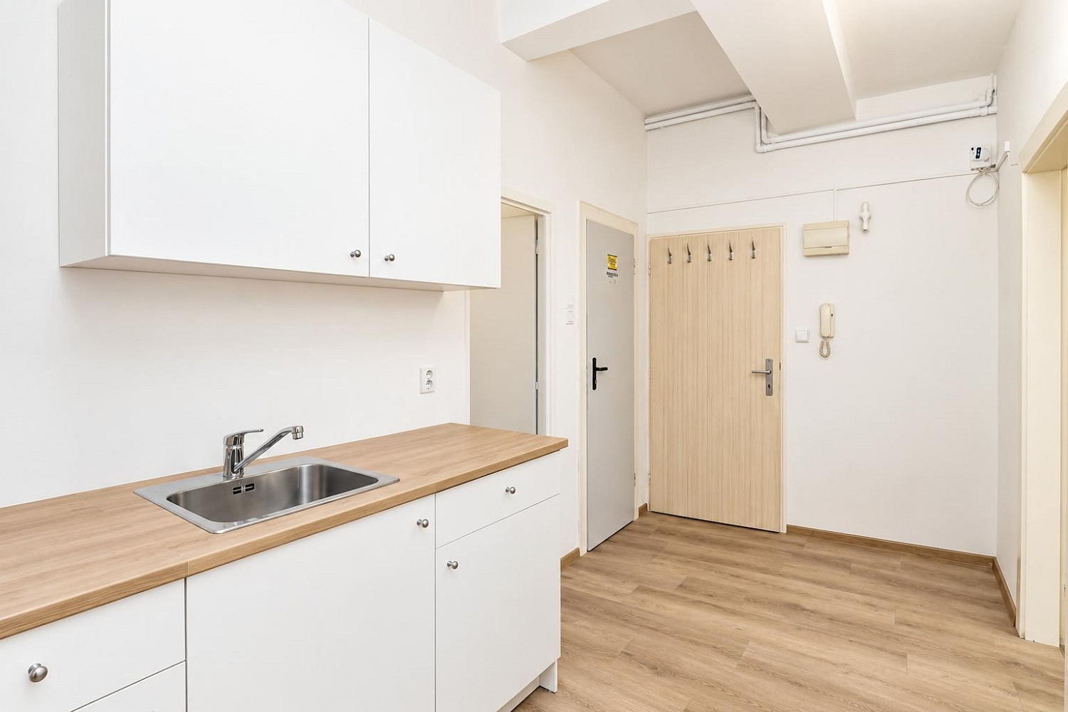 Pronájem bytu 2+1 49 m² – fotografie 2