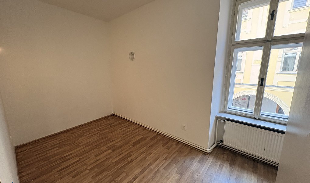 Pronájem bytu 3+1 75 m², Hostinné – náhled fotky 11