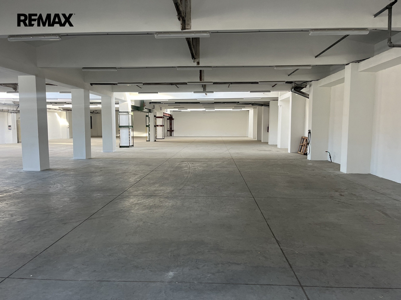 Pronájem skladovacích prostor 1 494 m² – fotografie 3