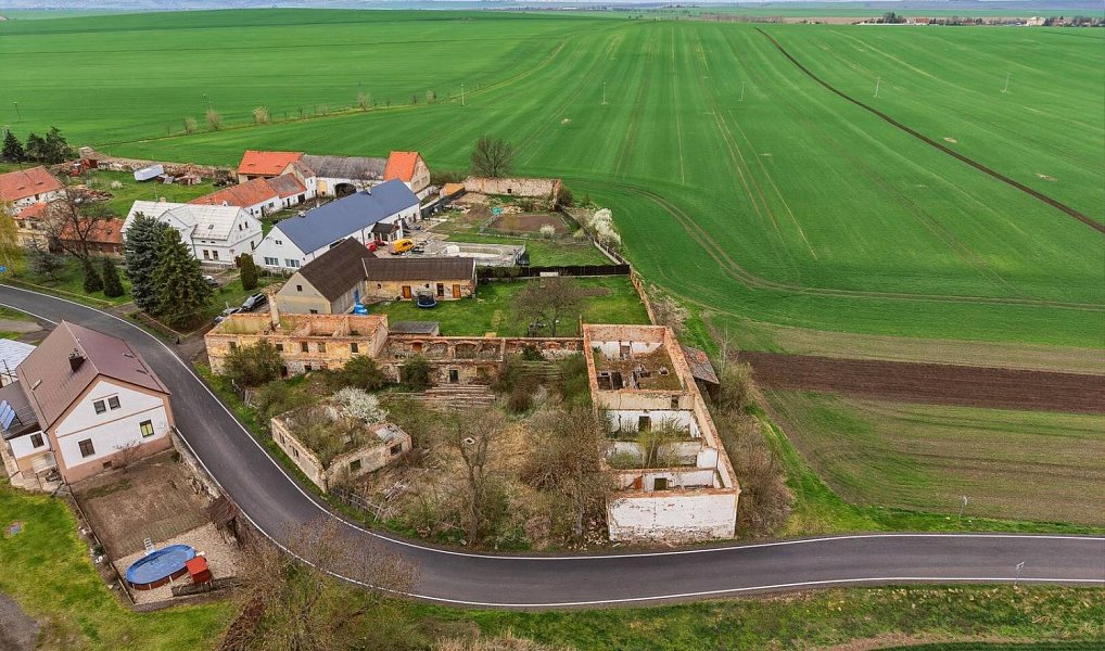 Prodej stavebního pozemku 1 921 m², Veliká Ves – náhled fotky 6