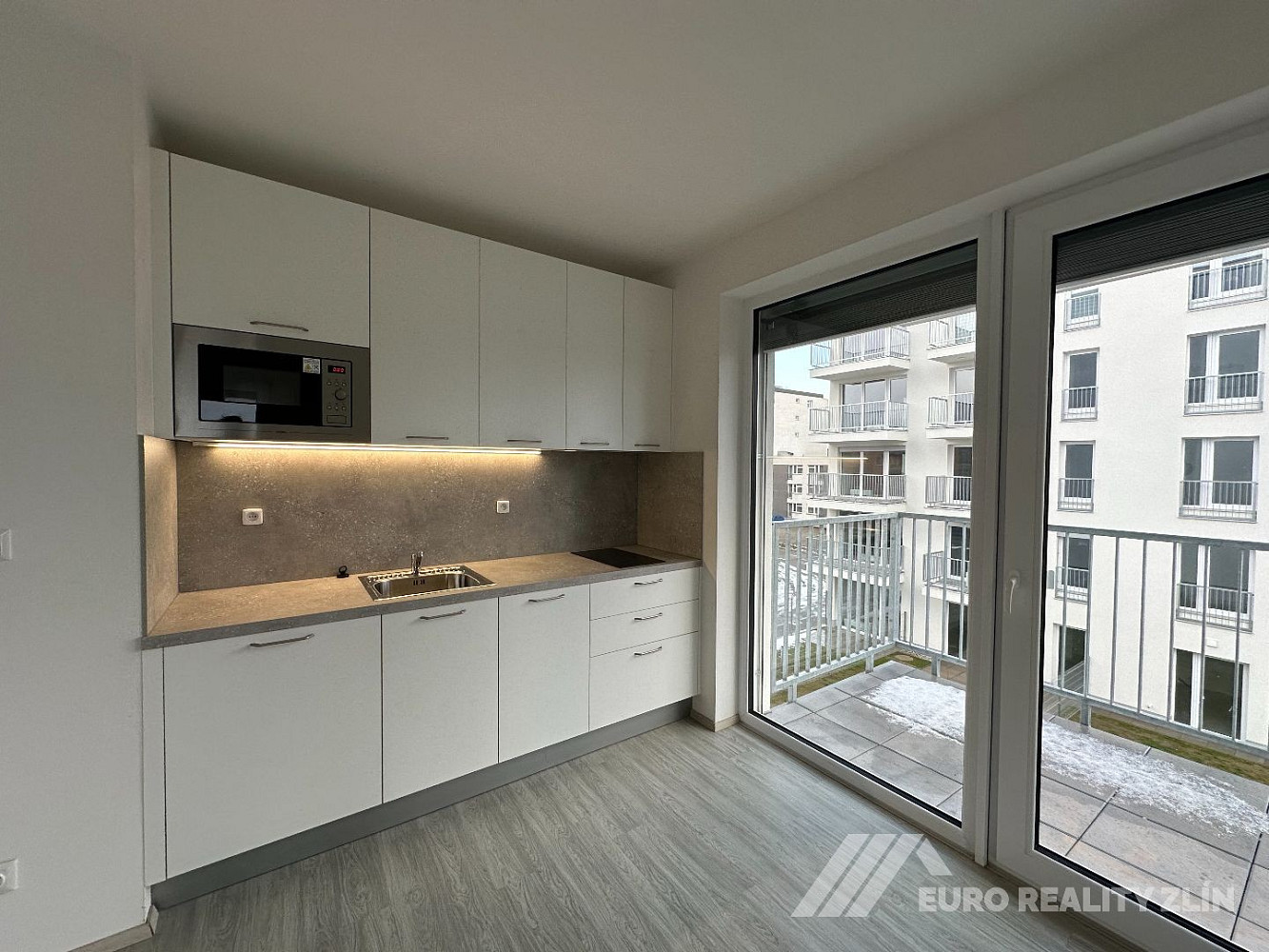 Pronájem bytu 1+kk 26 m² — photo 2