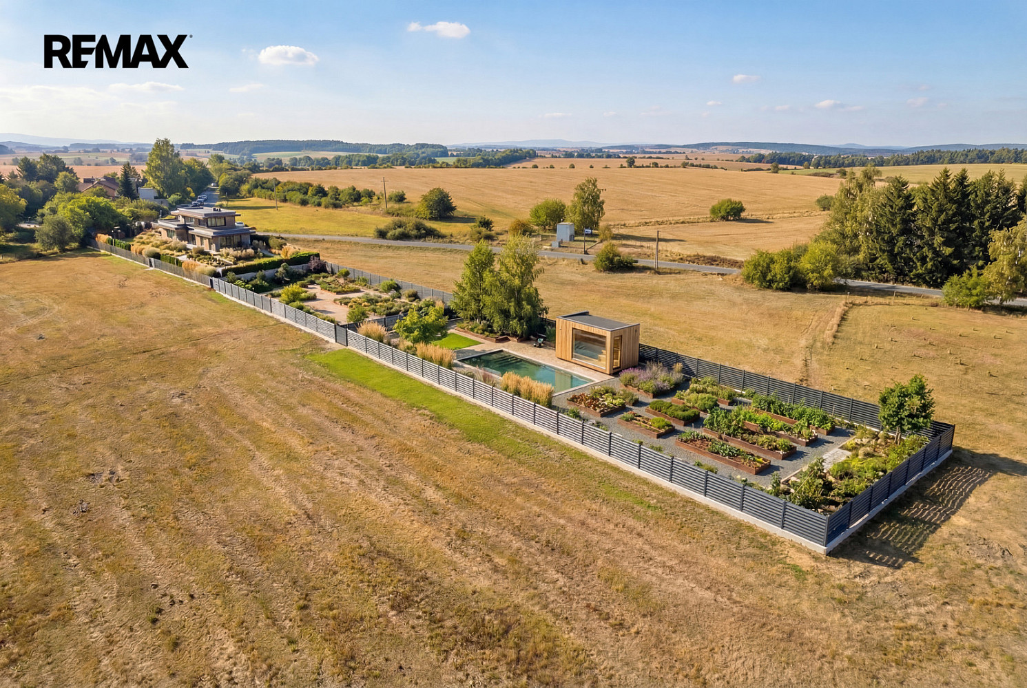 Prodej stavebního pozemku 5 600 m² — photo 2