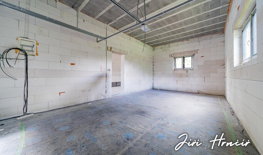 Prodej domu 313 m² s pozemkem 1 052 m², Nové Mitrovice – náhled fotky 16