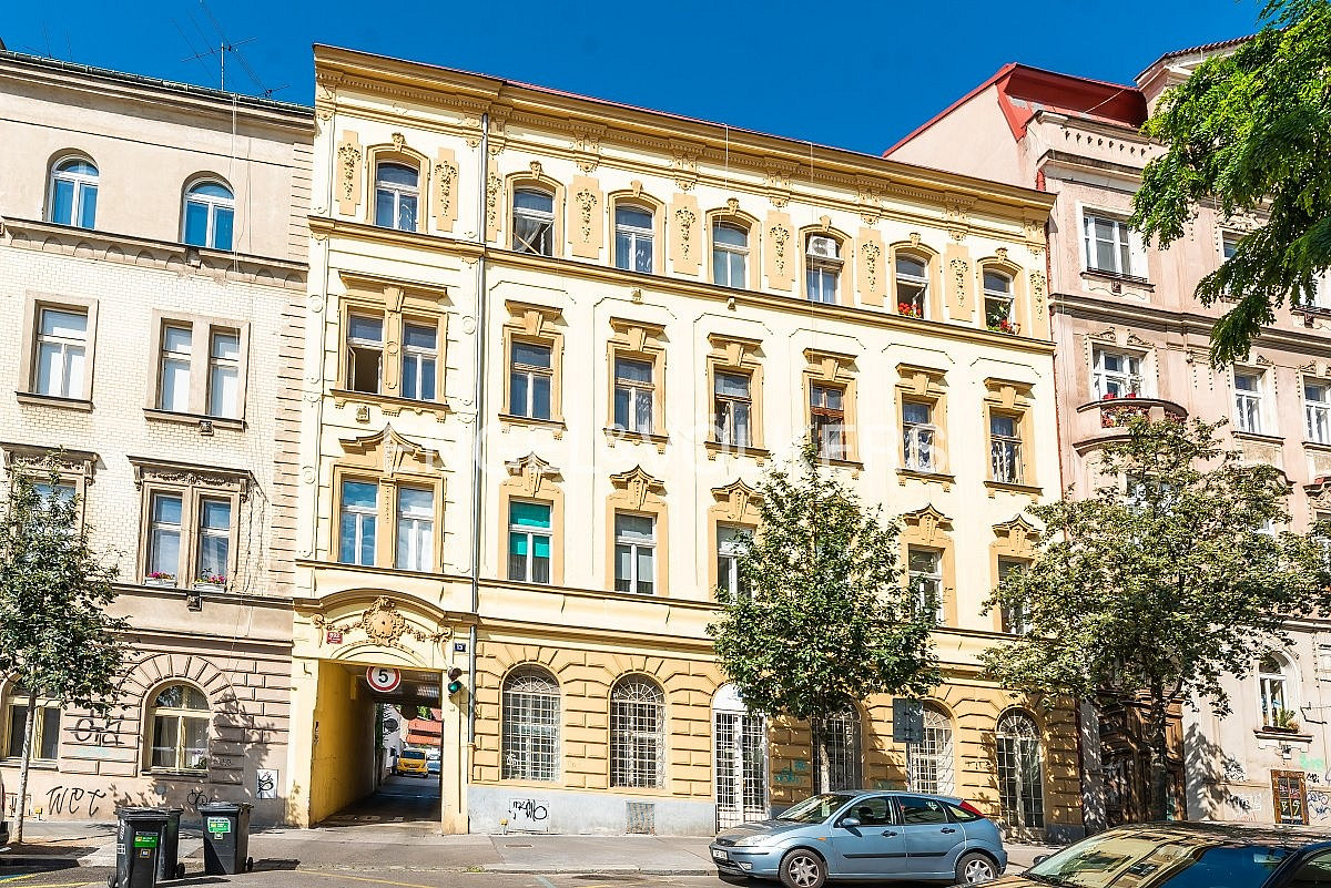 Pronájem kanceláře 277 m²