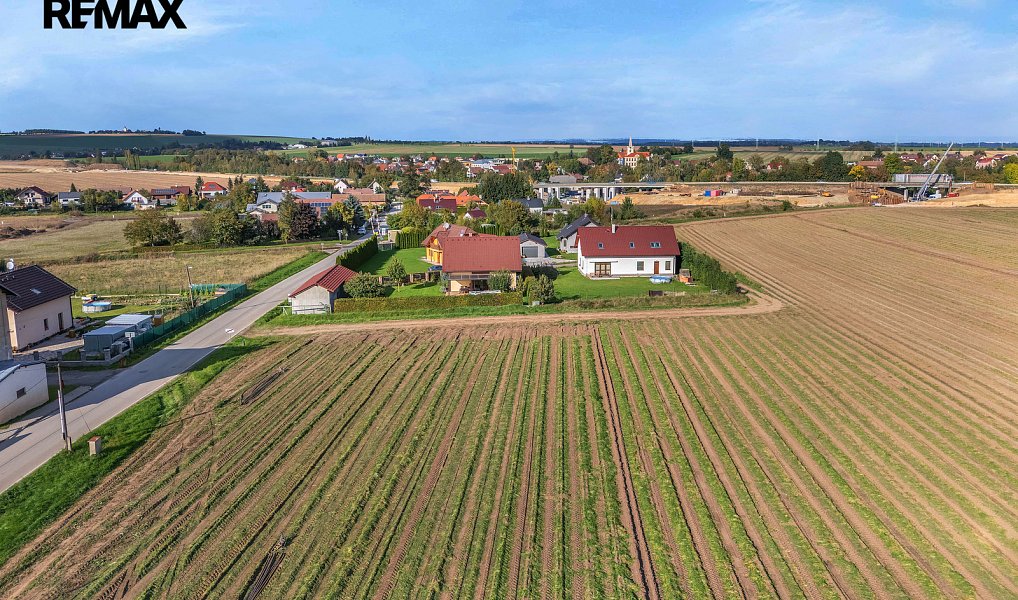 Prodej stavebního pozemku 1 671 m², Všestary – náhled fotky 2