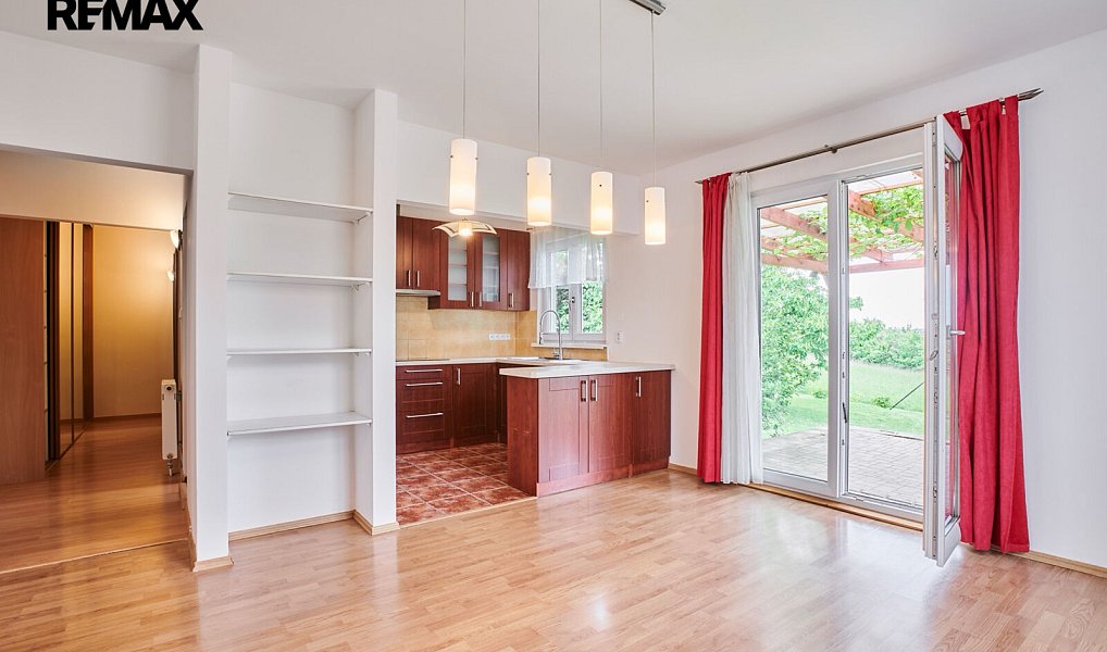 Prodej domu 206 m² s pozemkem 673 m², Chýnice – náhled fotky 2