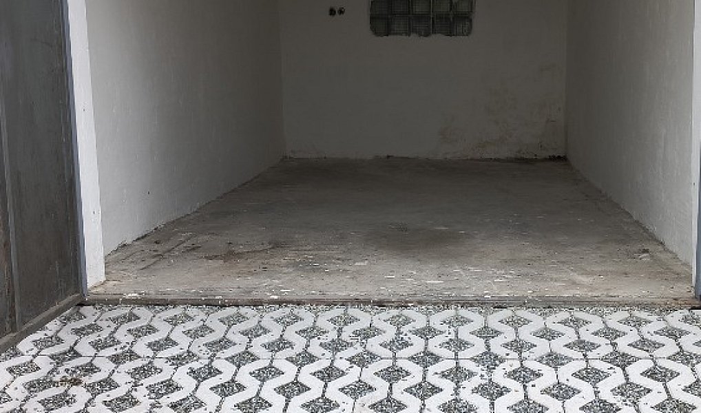 Garáž 18 m² s elektřinou – bez provize, Český Krumlov – náhled fotky 4