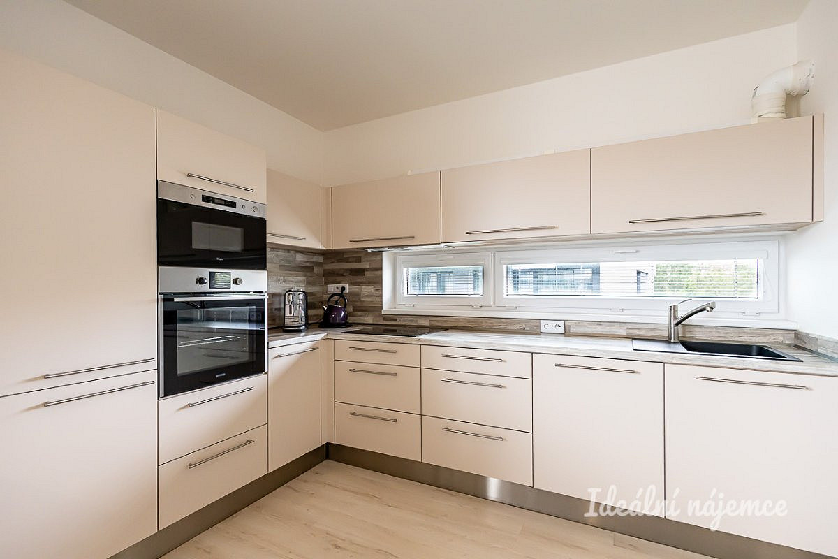 Pronájem bytu 2+kk 50 m² — photo 2