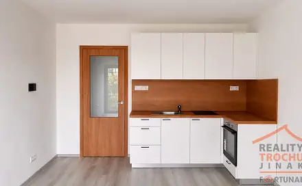 Pronájem bytu 1+kk 28 m², Pod Zámečkem, Hradec Králové - Nový Hradec Králové