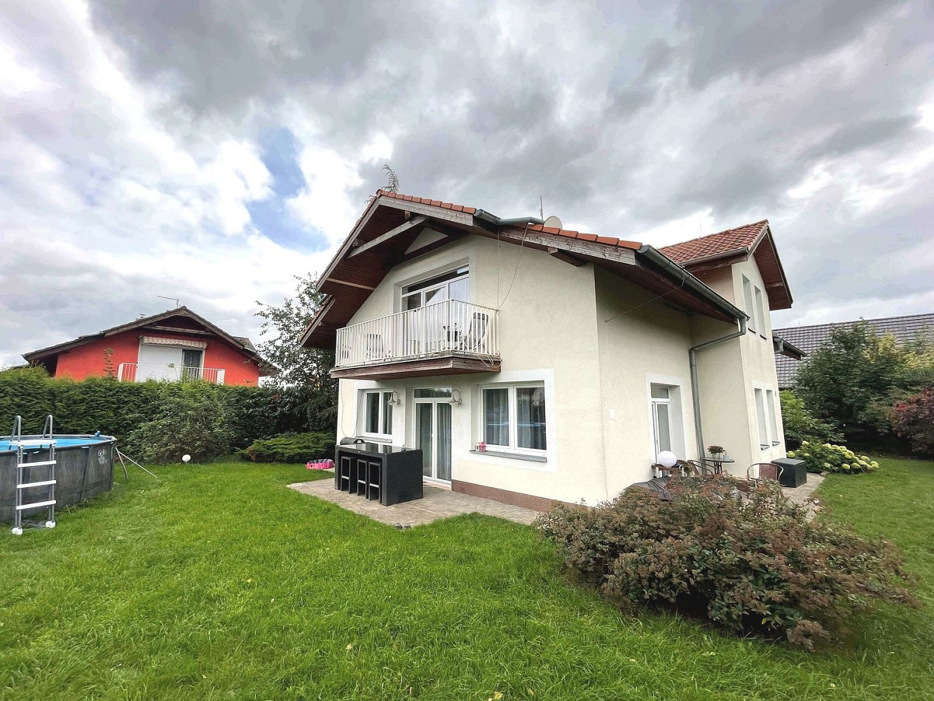 Pronájem domu 250 m² s pozemkem 828 m²