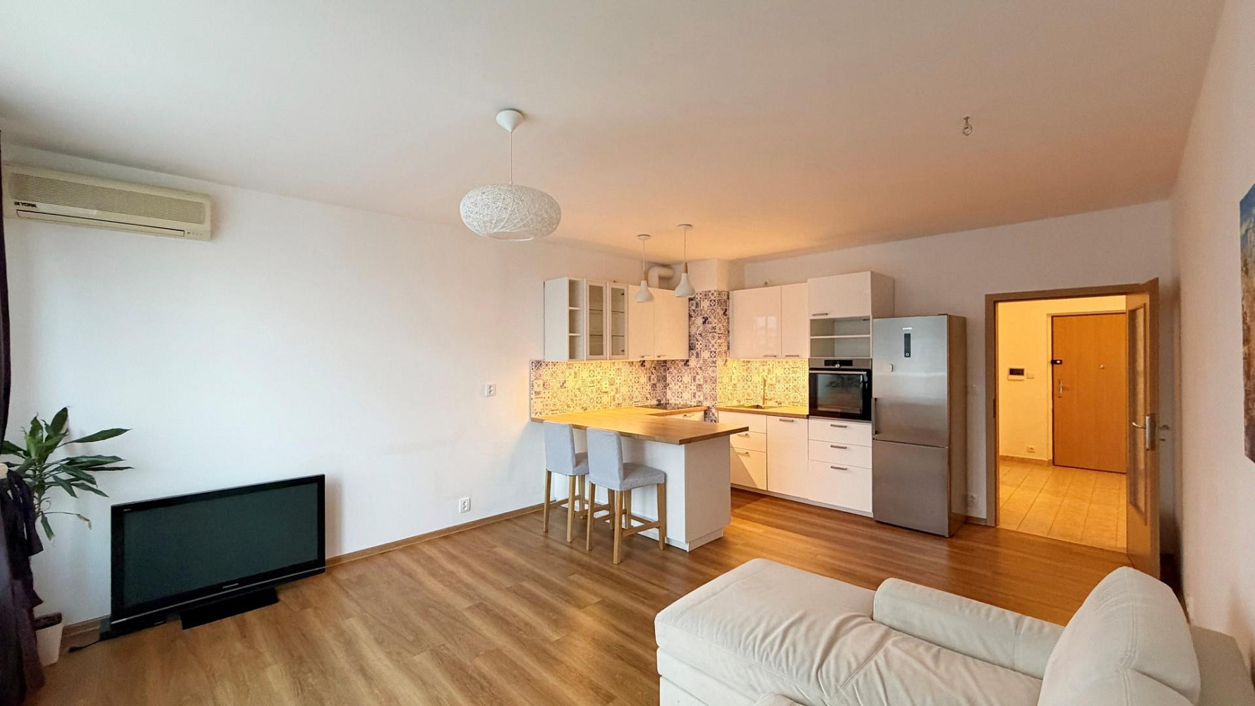 Pronájem bytu 2+kk 66 m² — photo 4