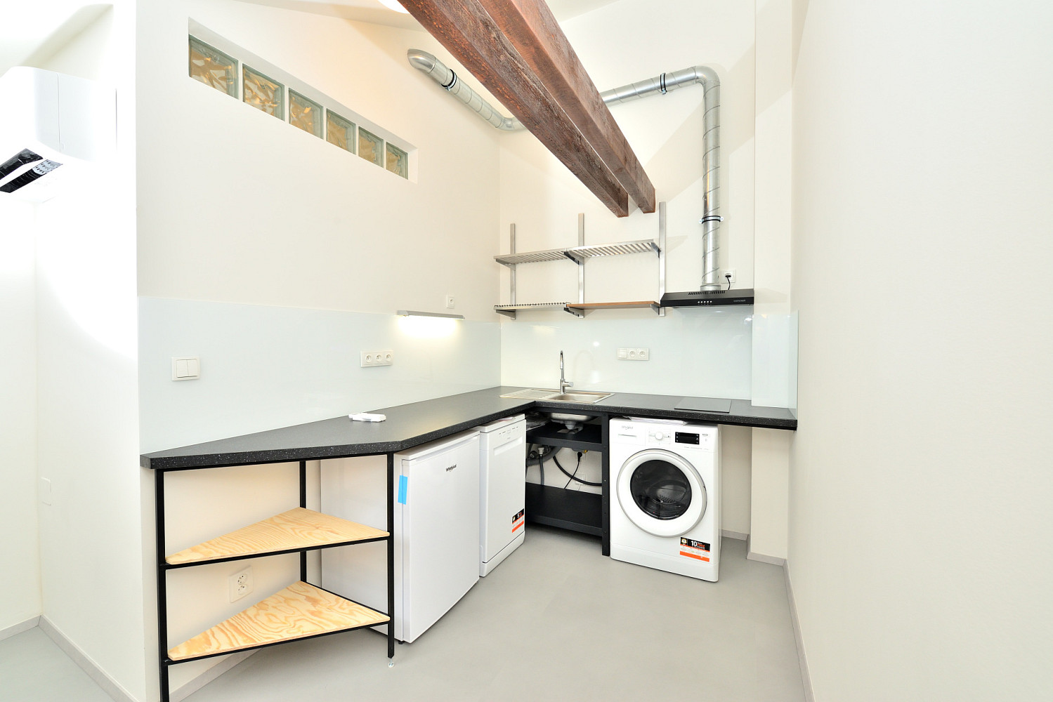 Pronájem bytu 1+kk 29 m² – fotografie 3