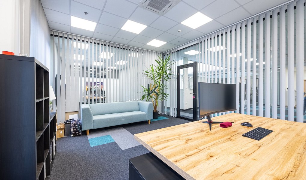 Pronájem kanceláře 1 030 m², Praha – fotka 1 z 21
