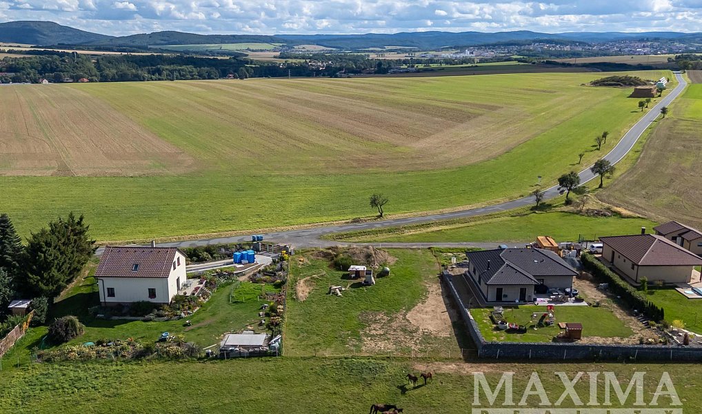 Prodej stavebního pozemku 1 000 m², Chlustina – náhled fotky 6