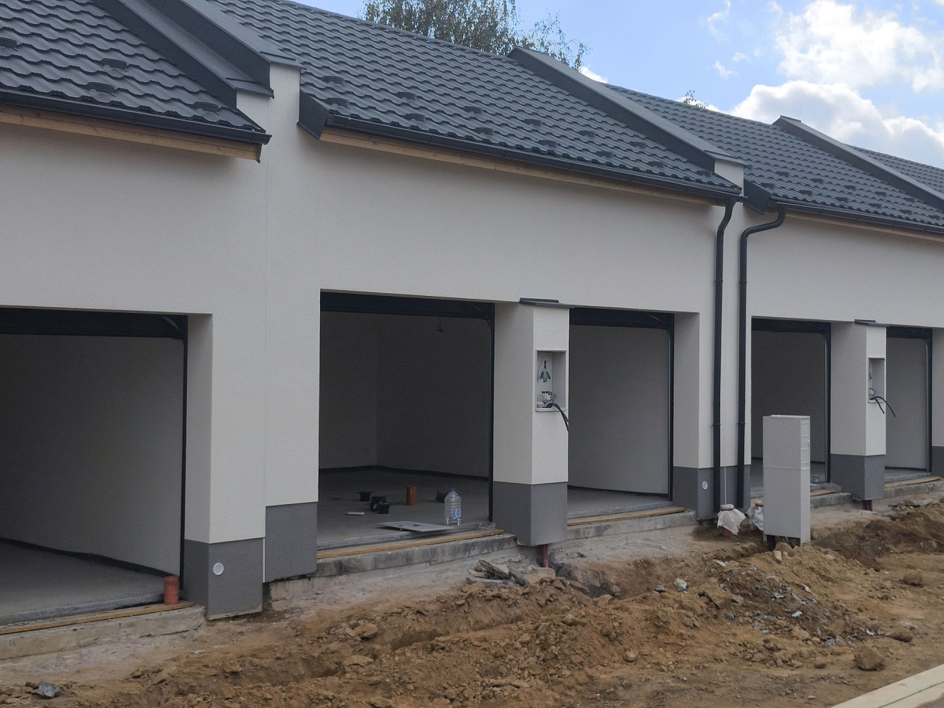 Prodej garáže 17 m2 s úložným prostorem 15 m2 havl. brod, č.13a — photo 2
