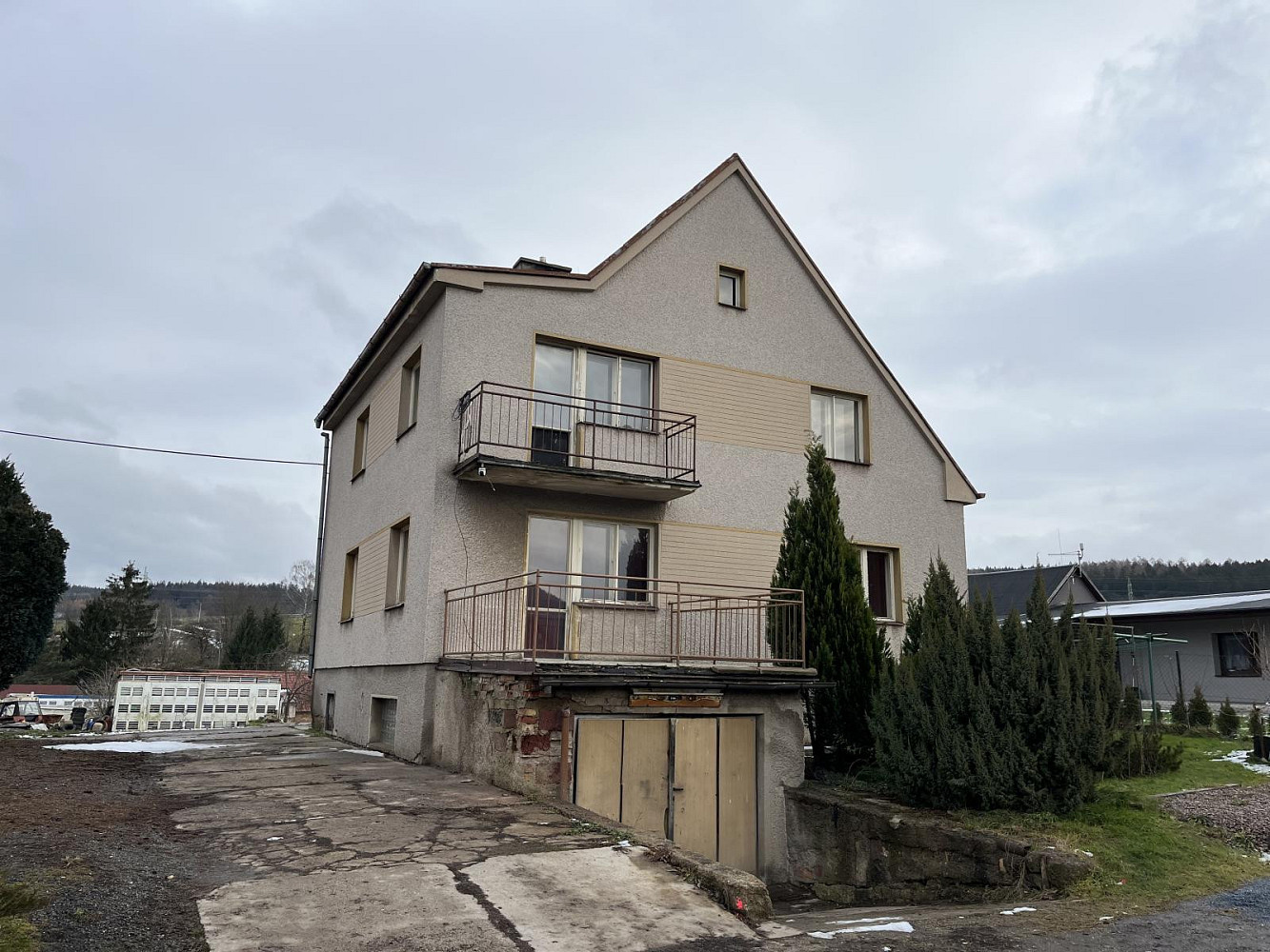 Prodej domu 242 m² s pozemkem 990 m² – fotografie 2