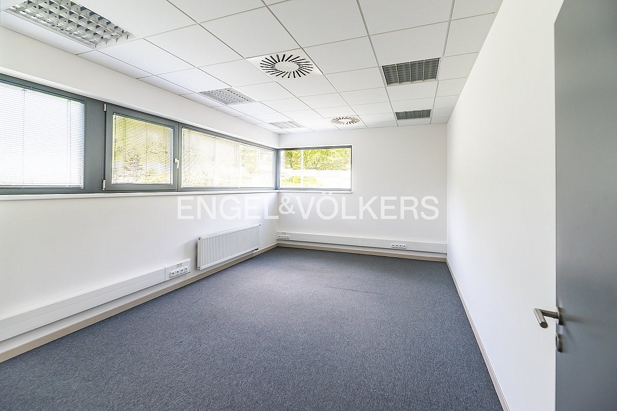 Pronájem kanceláře 260 m² – fotografie 3