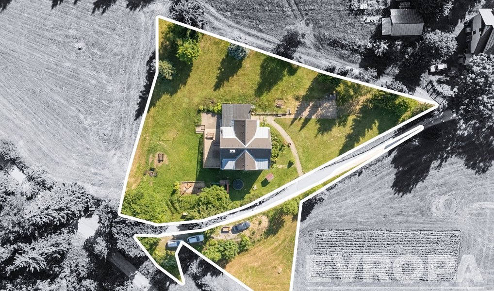 Prodej ubytovacího objektu 425 m², Benecko – náhled fotky 4