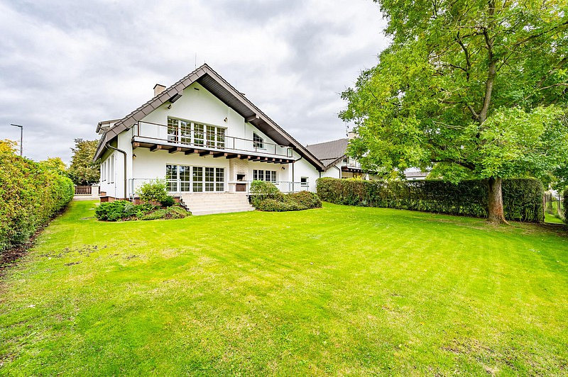 Pronájem domu 350 m² s pozemkem 950 m²