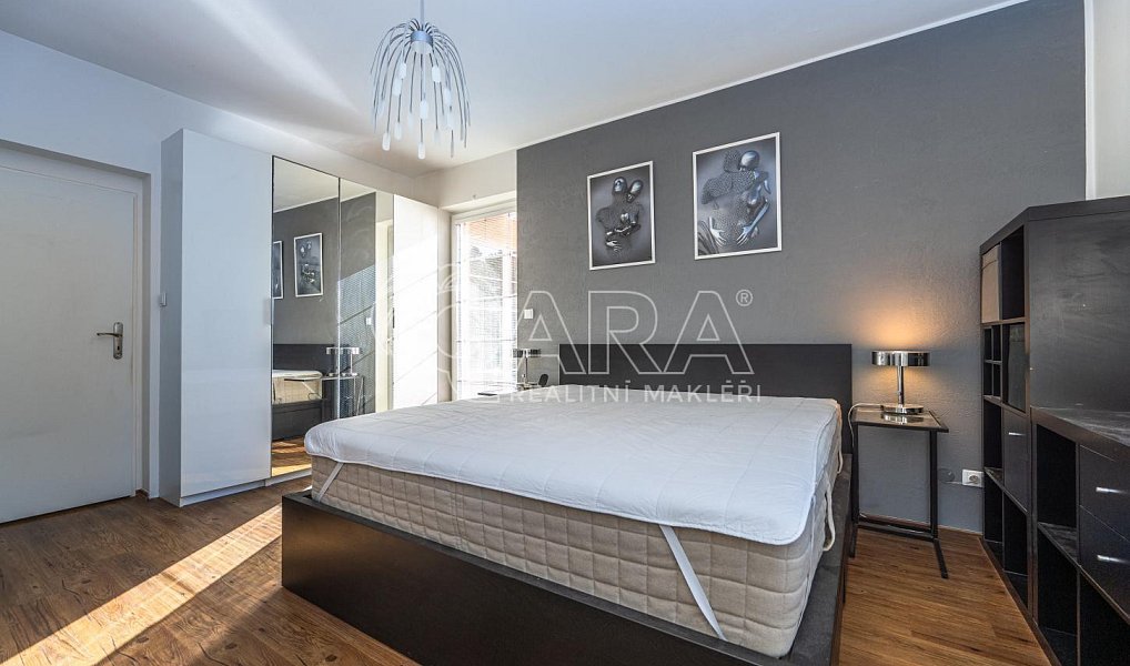 Pronájem bytu 3+kk 82 m², Holubice – náhled fotky 9