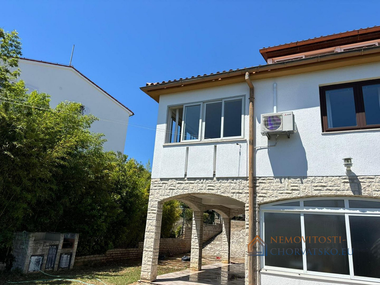 Prodej domu 400 m² s pozemkem 653 m² – pohled 2