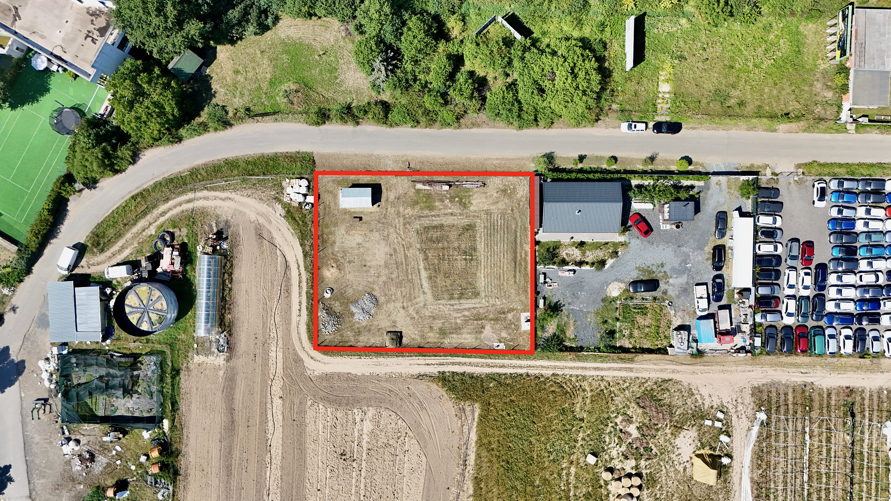 Pronájem komerčního pozemku 1 215 m²