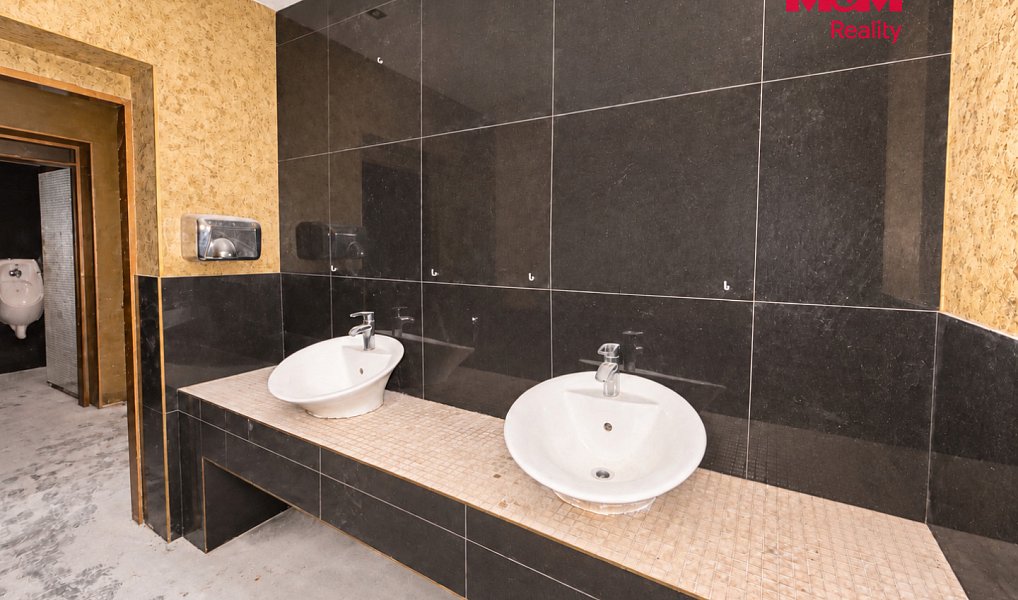 Pronájem obchodních prostor 237 m², Jesenice – náhled fotky 19