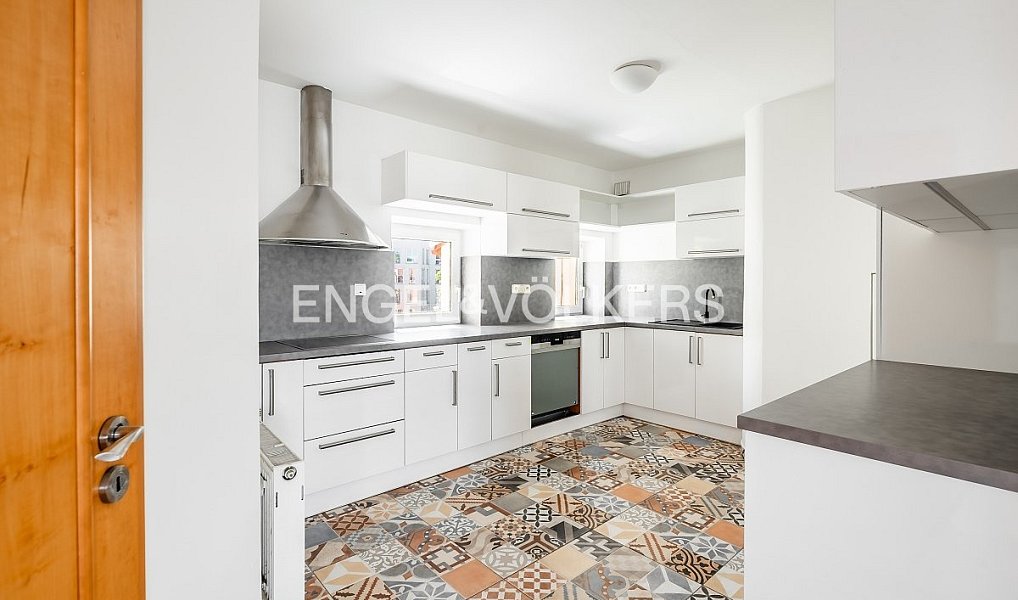 Prodej bytu 5+1 240 m², Praha – náhled fotky 4