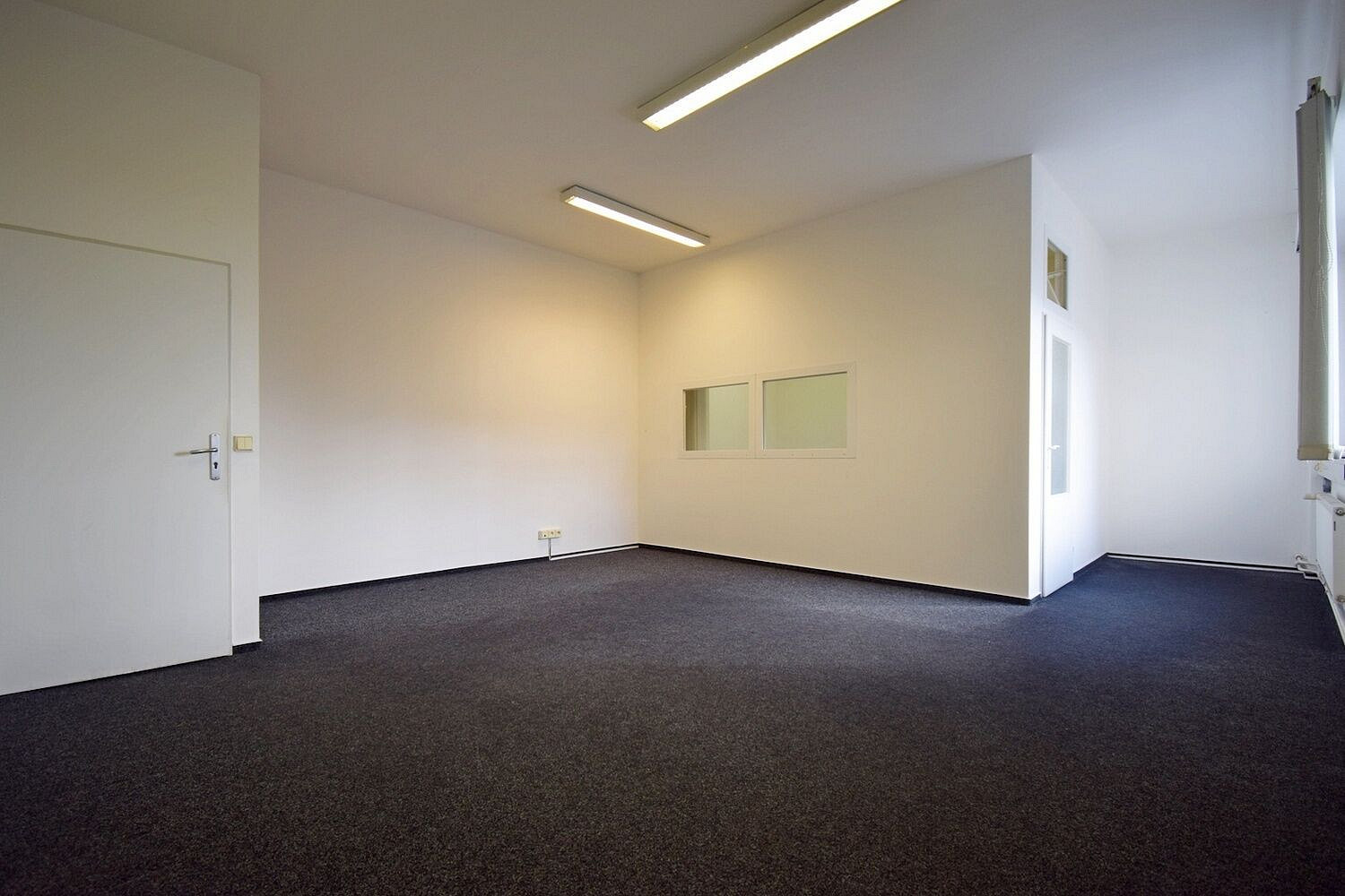 Pronájem kanceláře 58 m² — photo 2