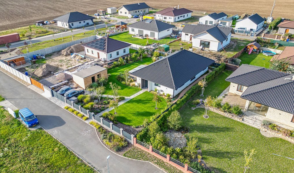 Prodej domu 180 m² s pozemkem 918 m², Černuc – náhled fotky 30