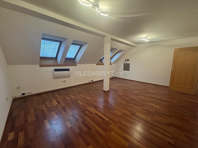 Pronájem bytu 2+1 76 m² – fotografie 2