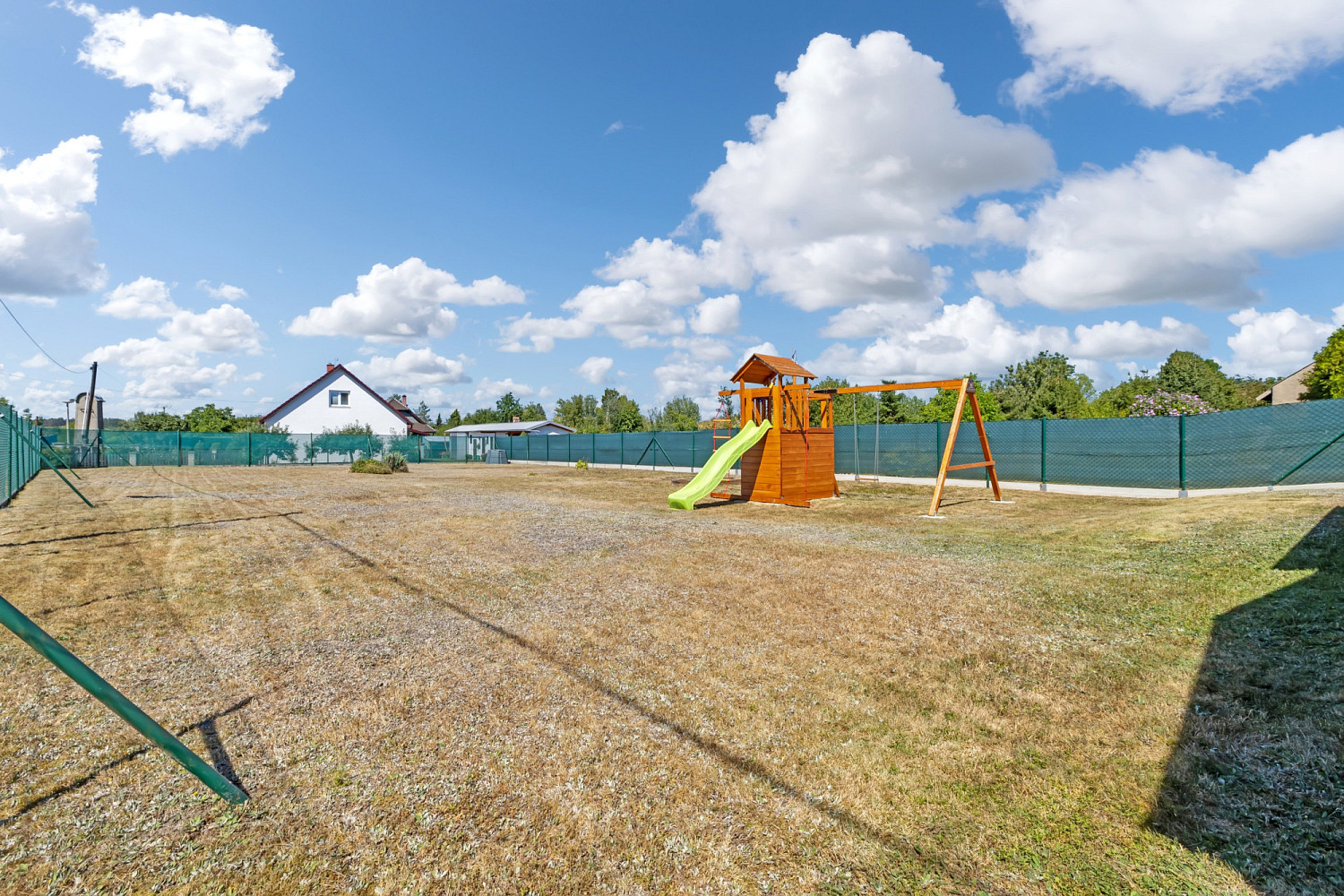 Prodej stavebního pozemku 667 m² – fotografie 2