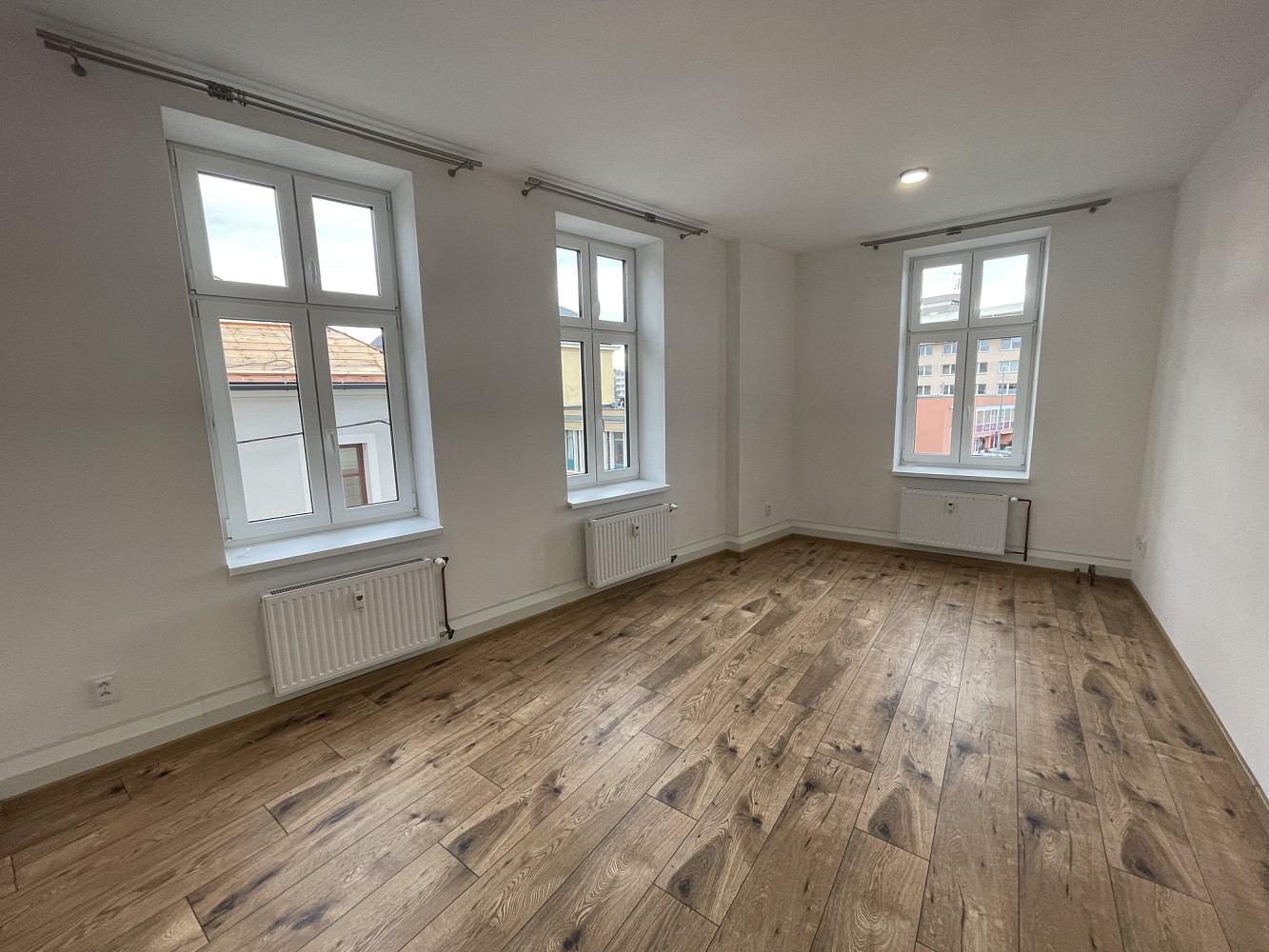 Pronájem bytu 2+1 67 m² – fotografie 4