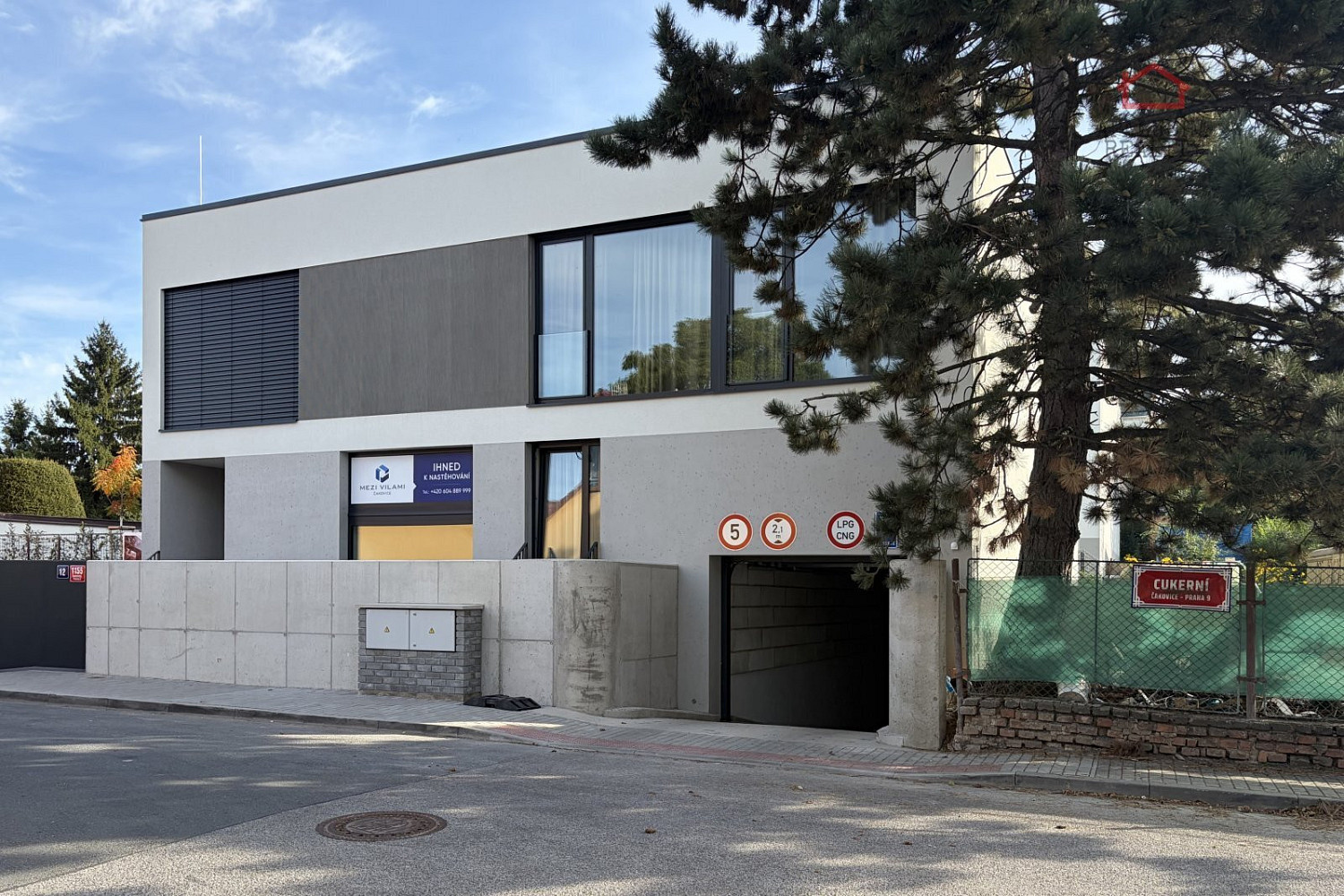 PRAHA 9 - ČAKOVICE, GARÁŽOVÉ STÁNÍ, 12.5 m2
