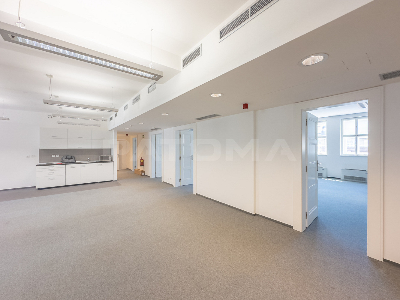 Pronájem kanceláře 238 m² – fotografie 4
