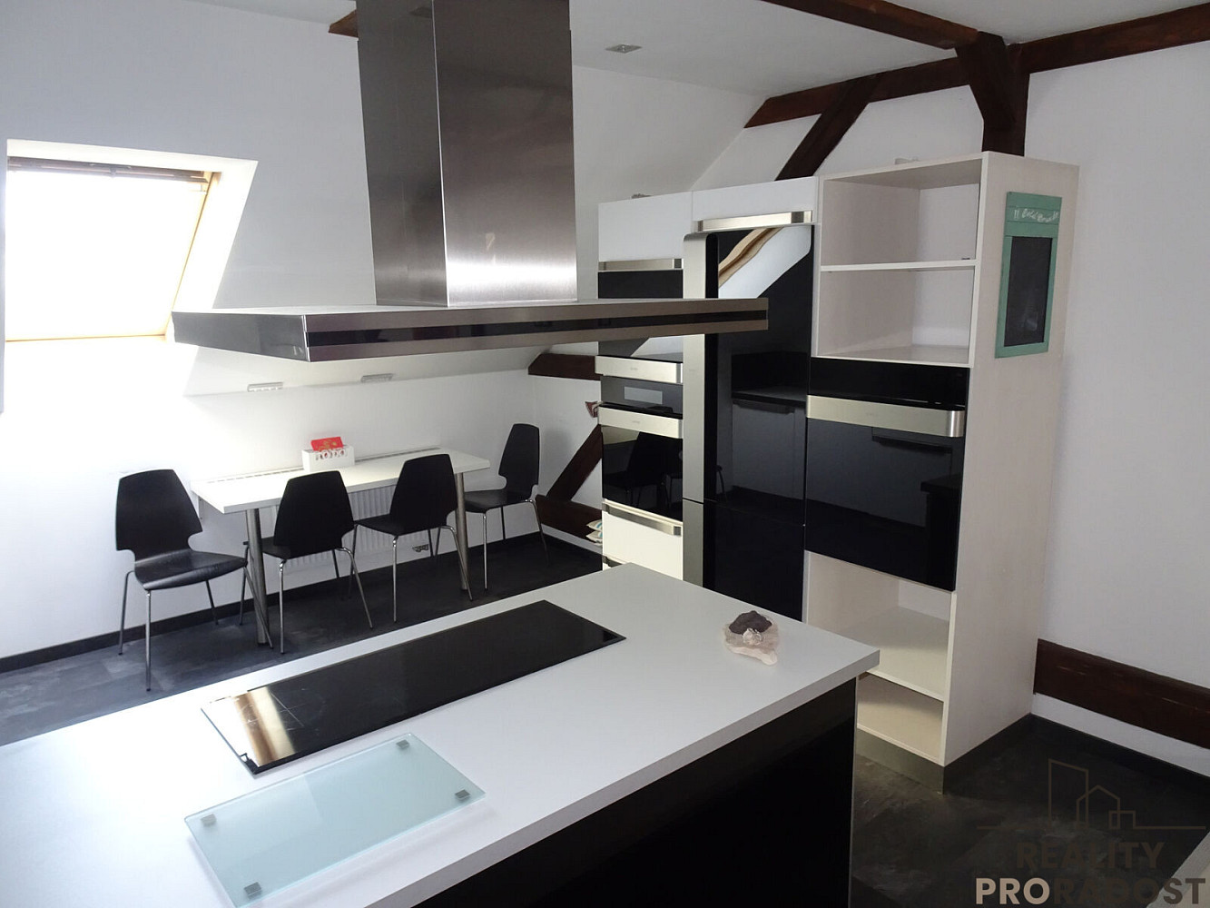 Prodej domu 250 m² s pozemkem 320 m² – fotografie 3