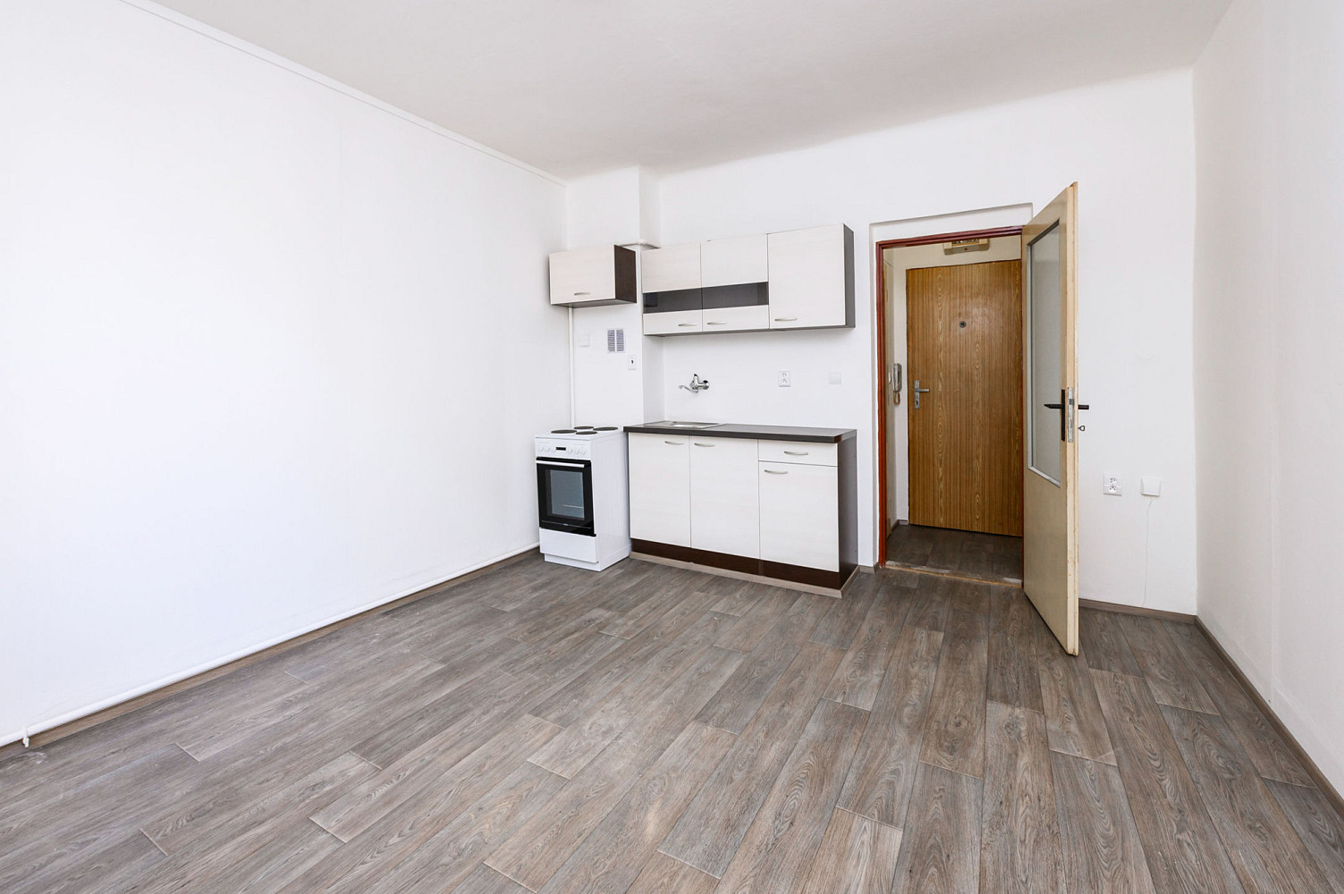 Pronájem bytu 1+kk 20 m² — photo 2