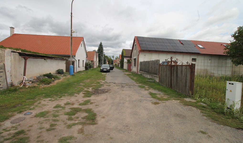 Prodej stavebního pozemku 2 358 m², Sány – náhled fotky 2