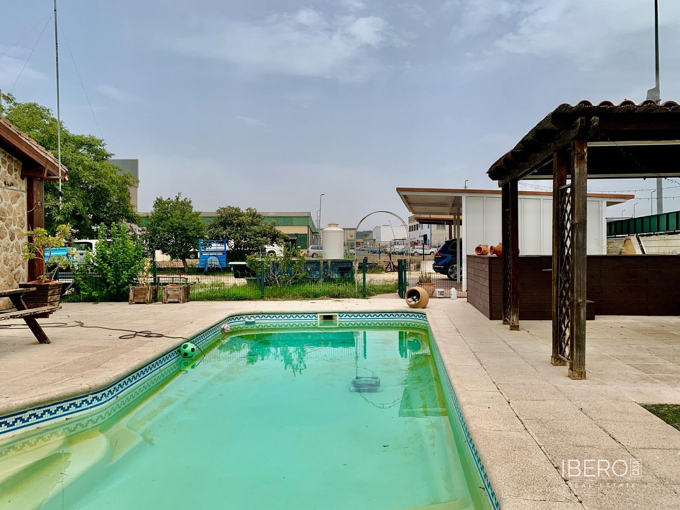 Prodej domu 1 153 m² s pozemkem 1 036 m²