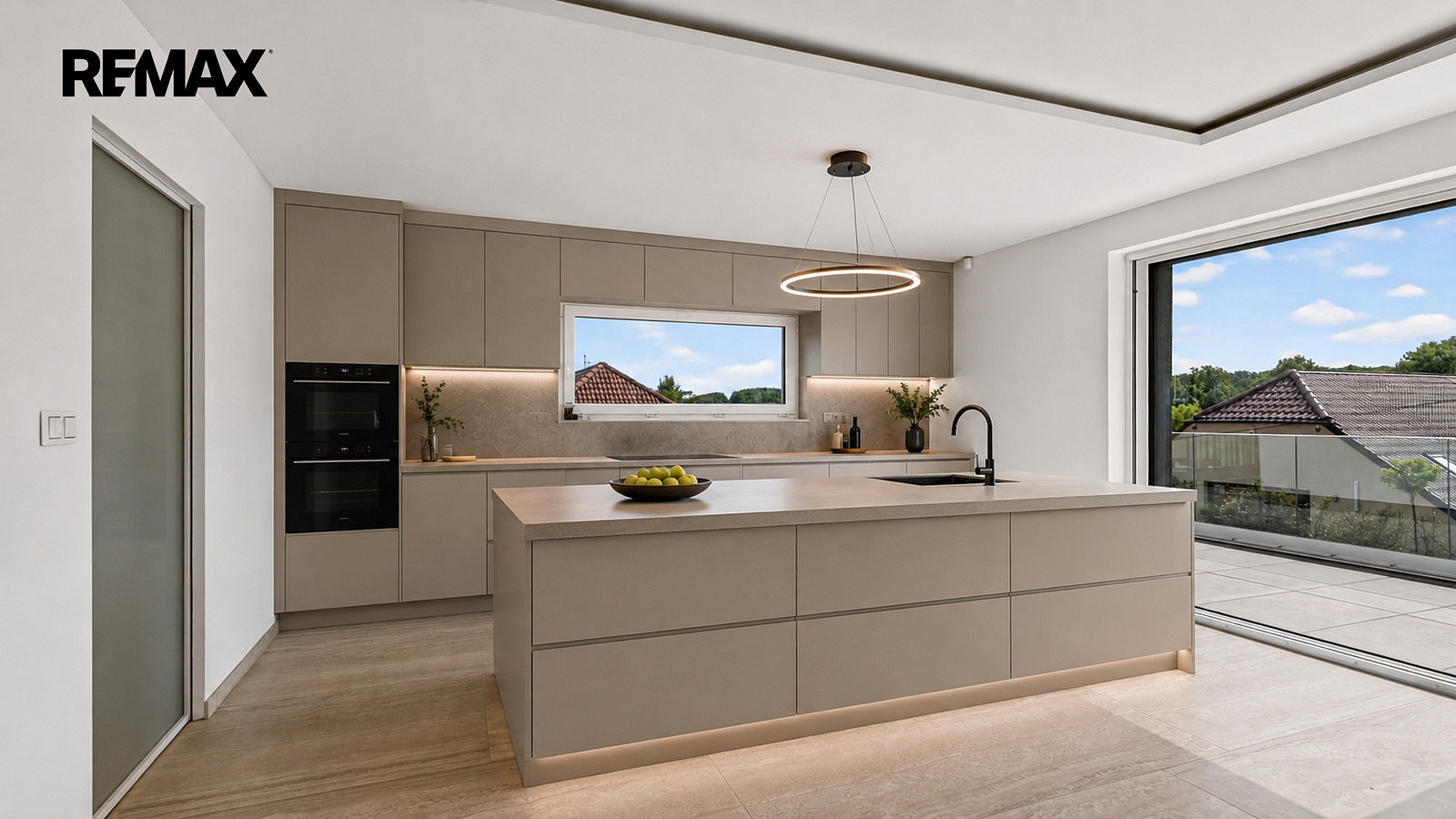 Prodej domu 358 m² s pozemkem 732 m² – fotografie 2