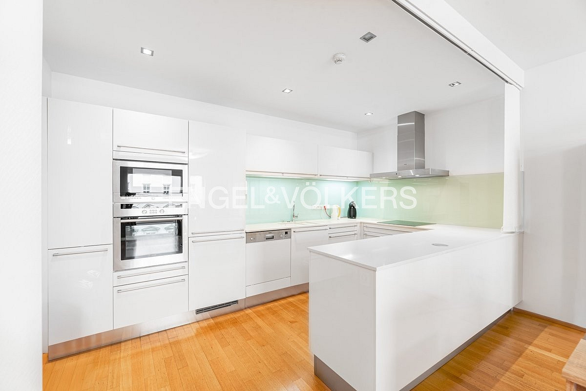 Pronájem bytu 4+kk 130 m² — photo 2