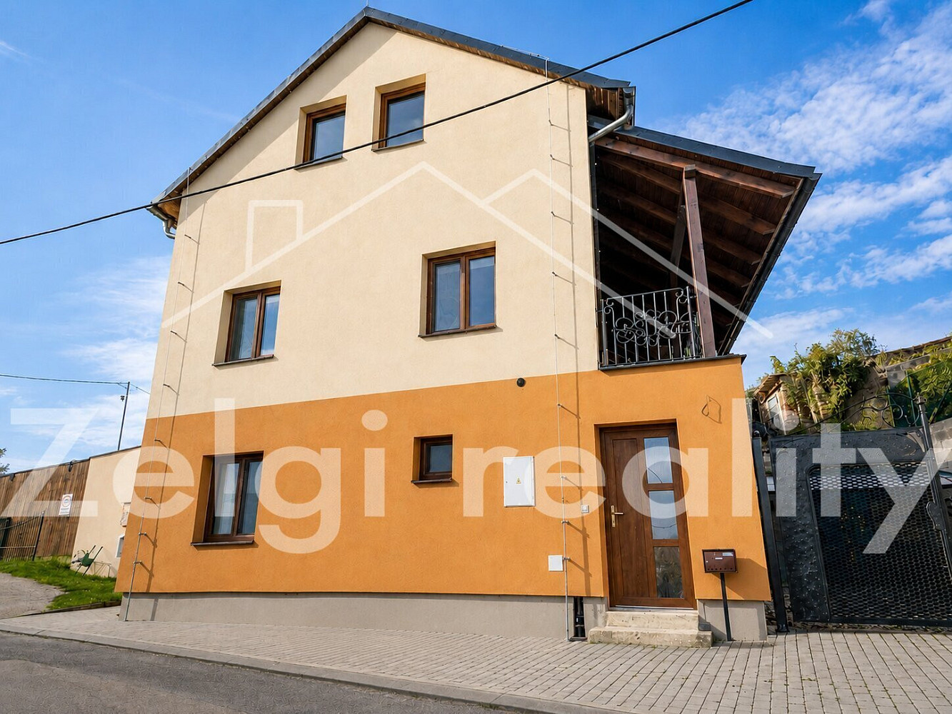 Prodej domu 340 m² s pozemkem 127 m² – fotografie 2
