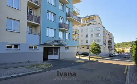 Prodej garážového stání, 12 m2, vjezd Velké kunratické Praha 4 - Kunratice, Velké Kunratické, Praha 4 - Kunratice
