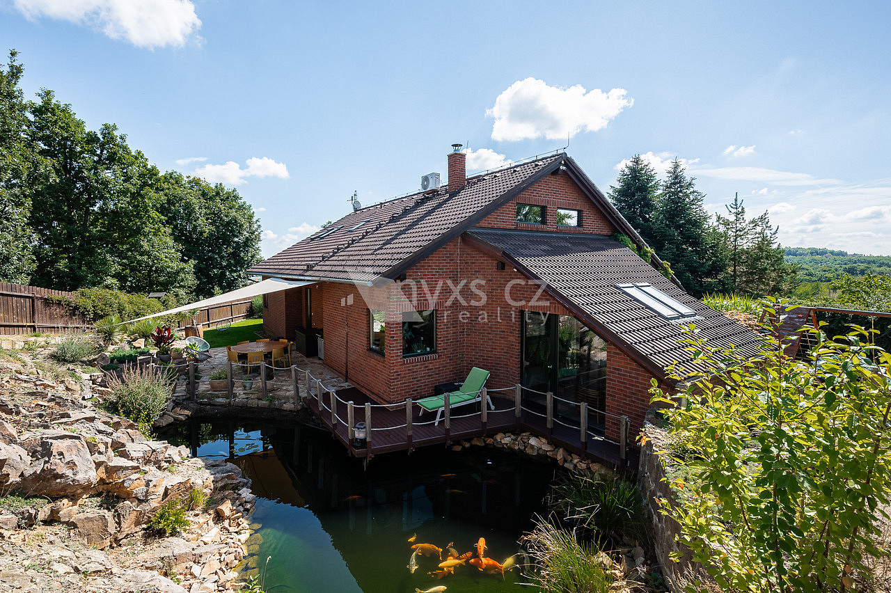Prodej domu 291 m² s pozemkem 1 729 m²