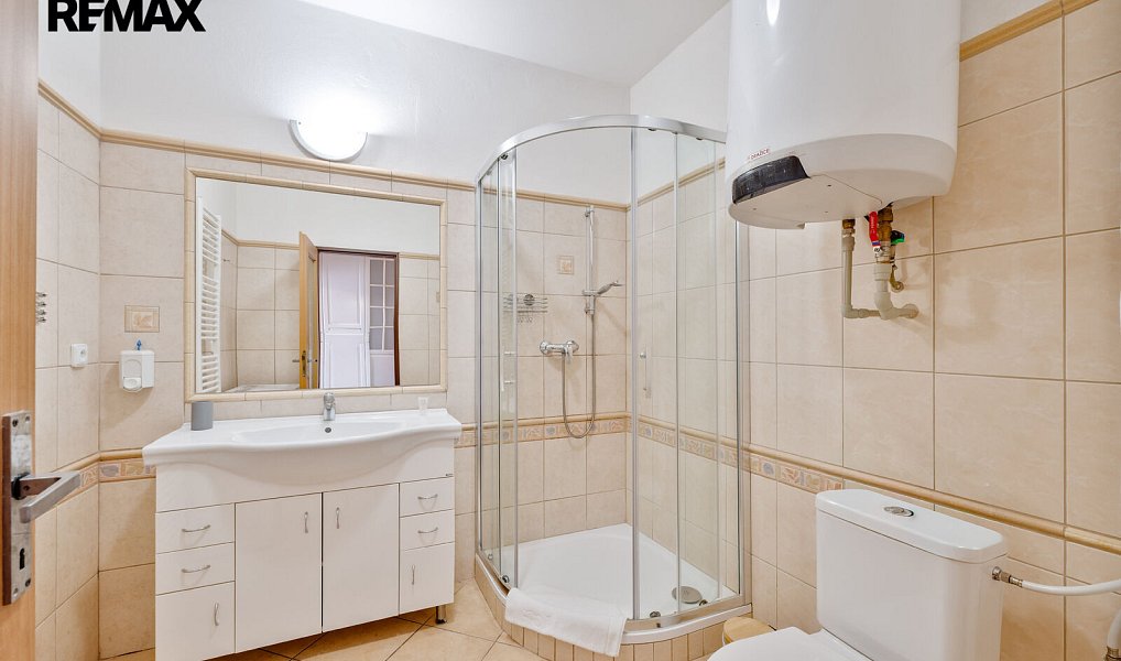 Prodej nájemního domu, činžáku 266 m², Tábor – náhled fotky 24