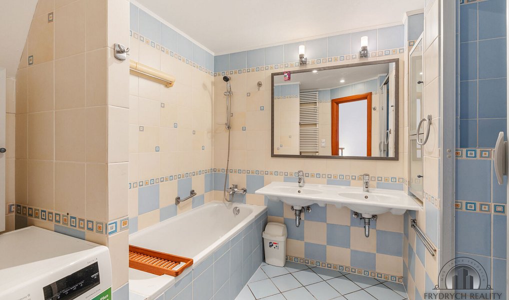 Pronájem bytu 5+1 160 m², Praha – náhled fotky 27